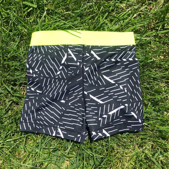 Nike Pro - Picture 3 of 3